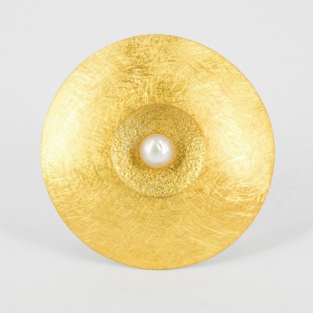 Brooch-Pendat Silver Goldplated with cultivized Pearl. Rund 56 mm Diameter -