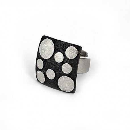 Ring 28 x 28 open Silver oxidized