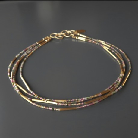 Halskette mit natural Stones mix mit Teile aus Silber vergoldet.
