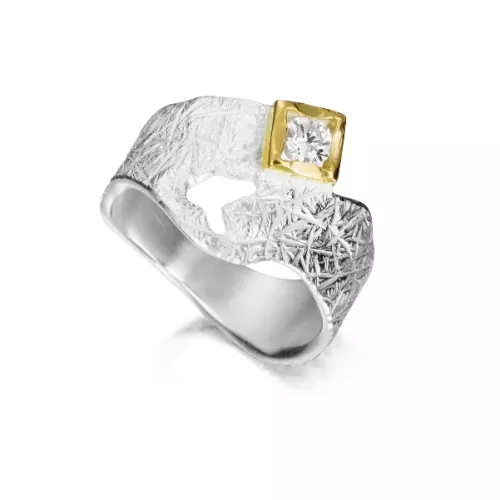 Design-Ring aus Silber mit vergoldeten Details und 4-mm-Zirkonia