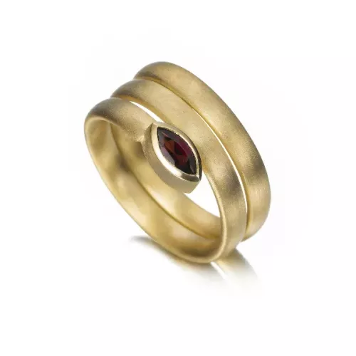 Ring mit Granat 6x3mm
