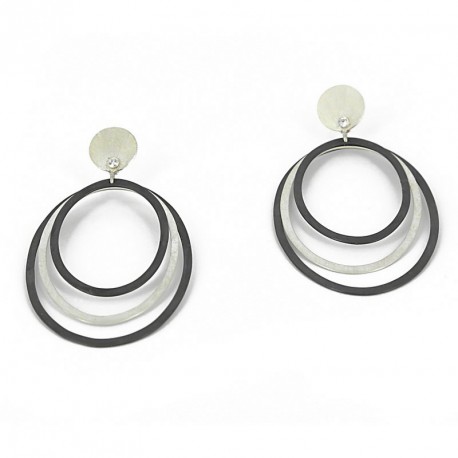 Pendientes presión con base redondeada y 3 elementos de forma oval en degrade. Largo: 6 cm. Plata y  - ZW50D